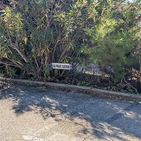 Avec Parking A Pied Et Calme 邦多勒
