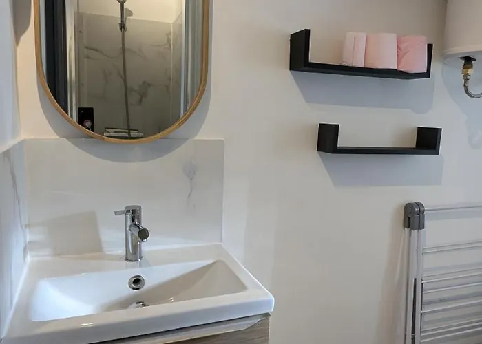 Avec Parking A Pied Et Calme Lägenhet