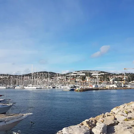 Avec Parking A Pied Et Calme *