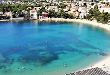 Avec Parking A Pied Et Calme Daire Bandol